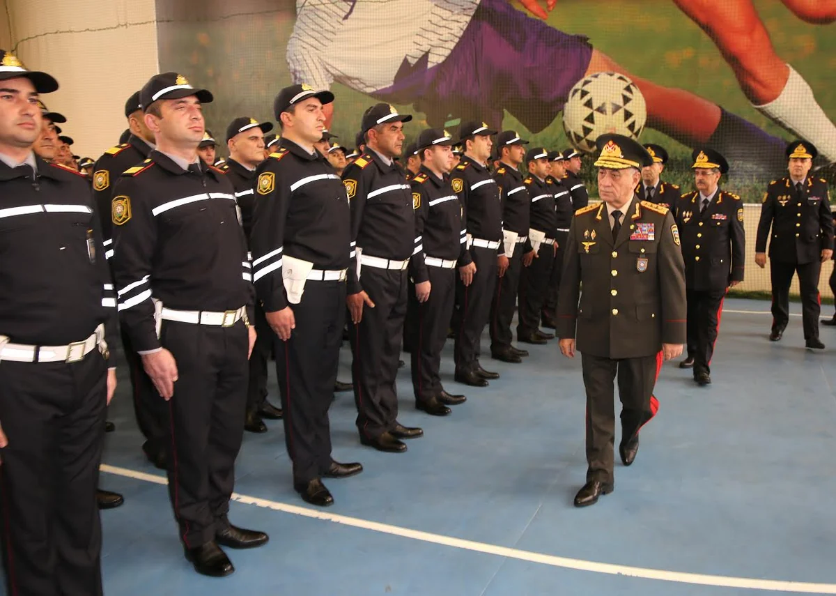 Nazir Əlahiddə Çevik Polis Alayında yol patrul xidməti əməkdaşlarının sıra baxışını keçirib