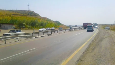 Qəza zamanı yol təsərrüfatına ziyan dəyib