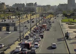 Bakıda nəqliyyat vasitələrinin hərəkətində sıxlıq müşahidə edilir