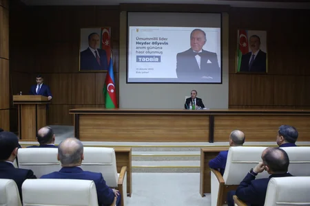 Baş Prokurorluqda ulu öndər Heydər Əliyevin xatirəsinə həsr olunmuş anım tədbiri keçirilib