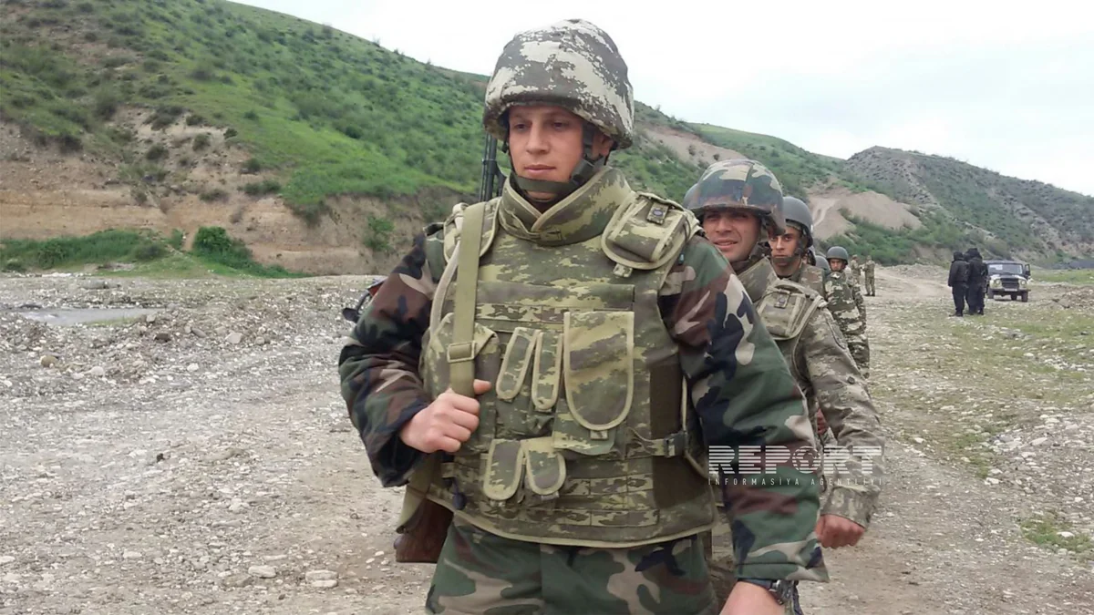 Награжденный капитан: Мы свободно наблюдаем за постами и окопами врага - ФОТО