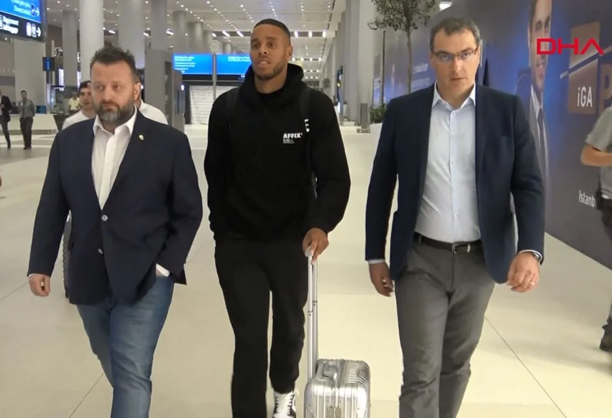 “Fənərbağça” Danimarka millisinin futbolçusunu transfer edib