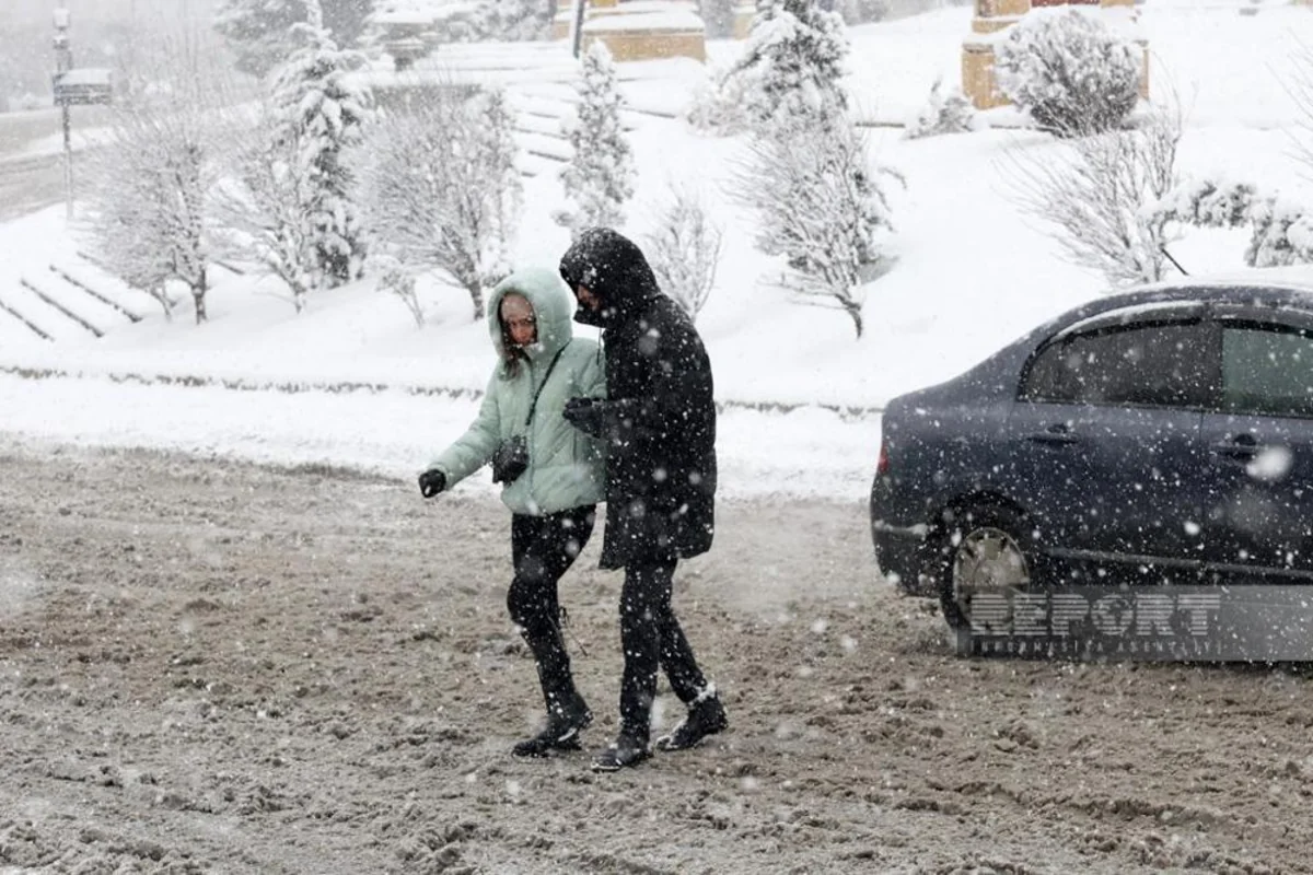 Cəlilabad və Biləsuvarda qarlı hava səbəbilə 7 nəfər yıxılaraq xəsarət alıb