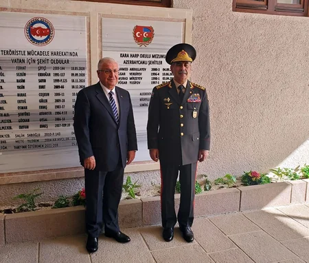 Zakir Həsənov Türkiyənin Quru Qoşunları məktəbinin buraxılış mərasimində iştirak edir