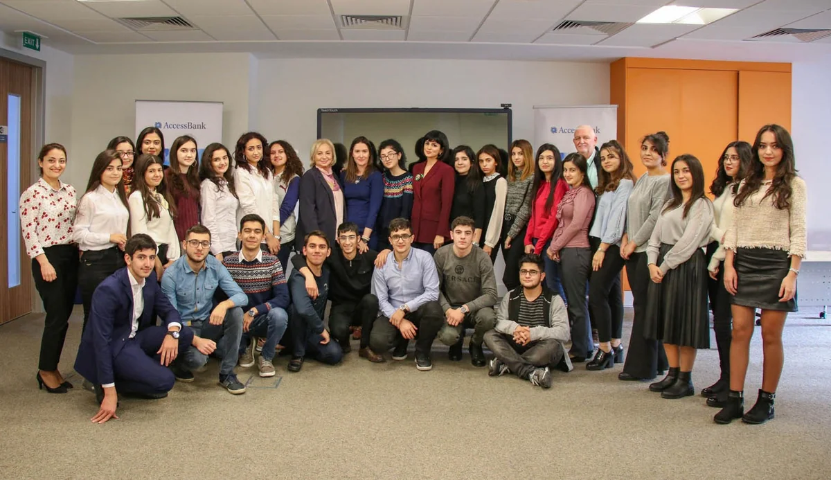 ABŞ səfirliyinin əməkdaşı UNEC Business Conversation Club layihəsinin qonağı olub