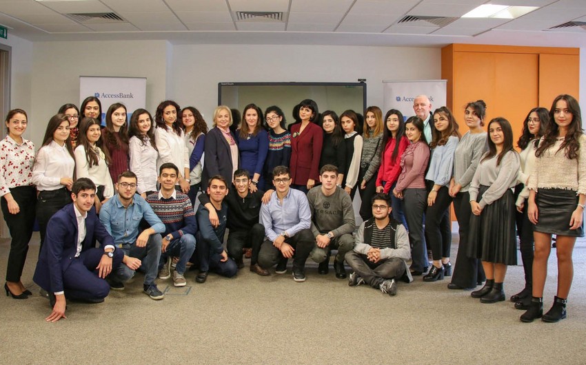 ABŞ səfirliyinin əməkdaşı UNEC Business Conversation Club layihəsinin qonağı olub