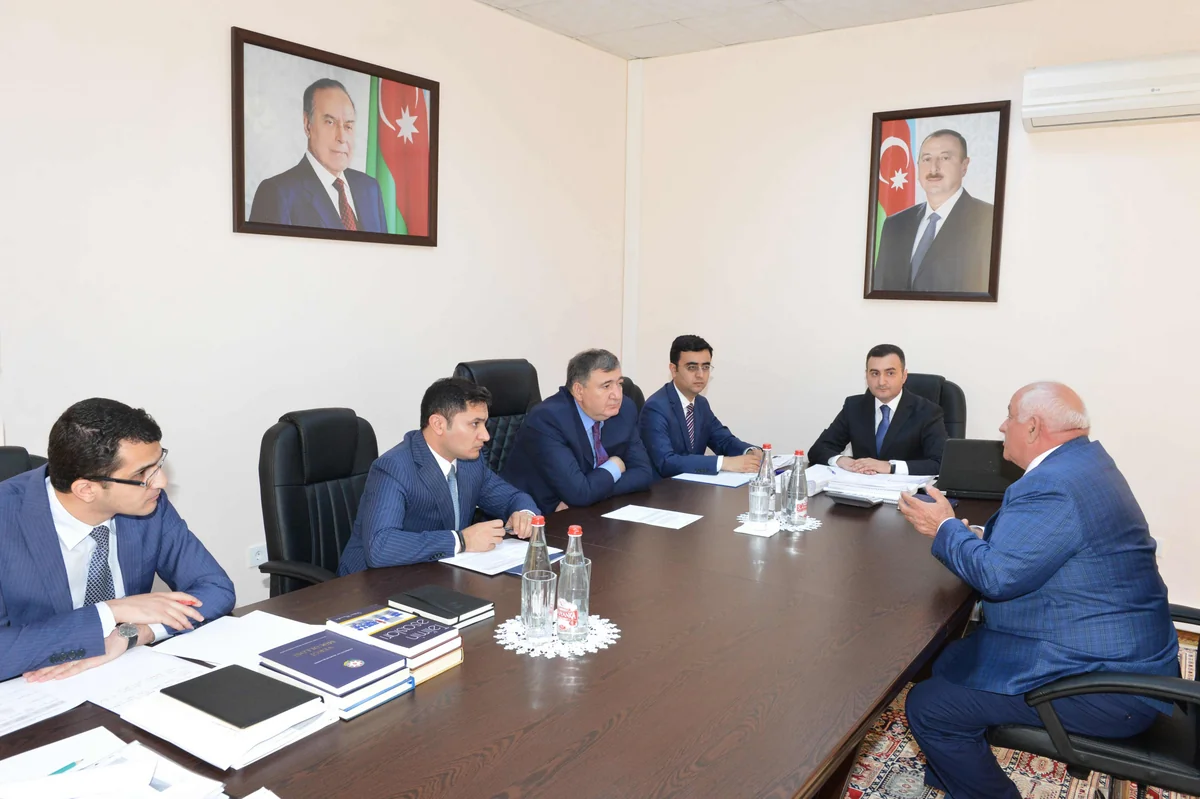 ​Vergilər naziri Yardımlıda vətəndaşlarla görüşüb