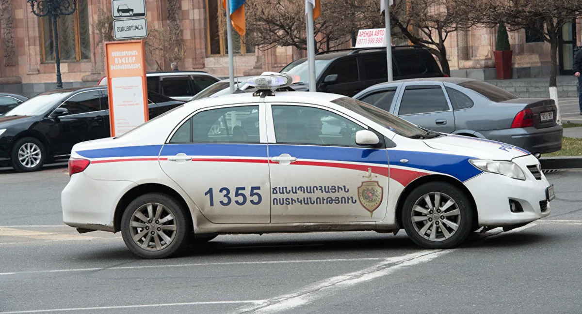 Ermənistanda ordu zabiti sərxoş vəziyyətdə avtomobil qəzası törədib, bir nəfər yaralanıb