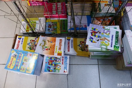 Azərbaycanda orta məktəb dərslikləri satışa çıxarılıb - REPORTAJ