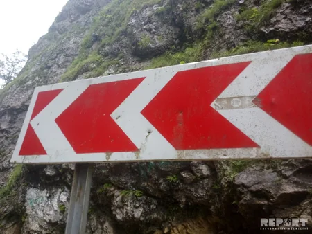 Quba-Xınalıq yolunda yol nişanları güllələnib - FOTO