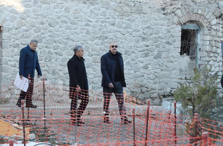 Prezident Şuşada Aşağı Gövhər Ağa məscidində aparılan bərpa işləri ilə tanış olub - YENİLƏNİB