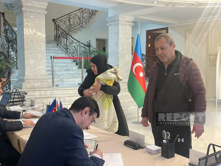 Gürcüstanda səs verən Azərbaycan vətəndaşları: Bu gün tarixi gündür