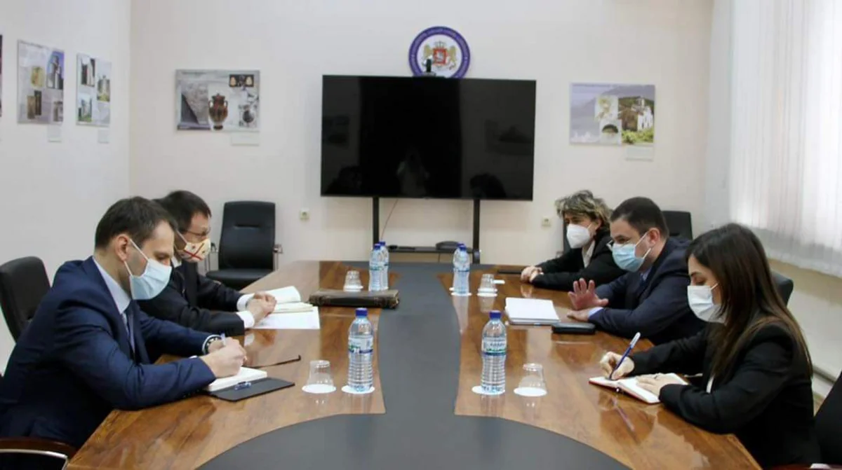 Ukrayna diplomatı Gürcüstan XİN-ə çağırılıb