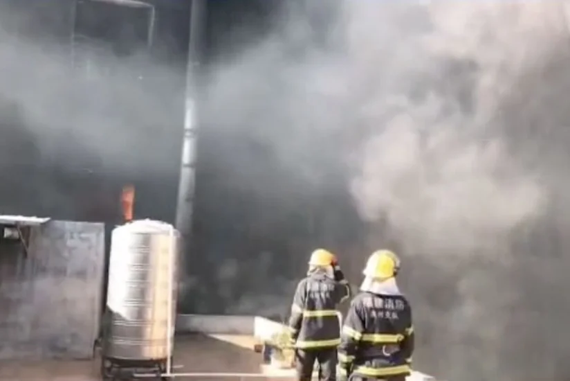 На востоке Китая восемь человек погибли в результате пожара на фабрике