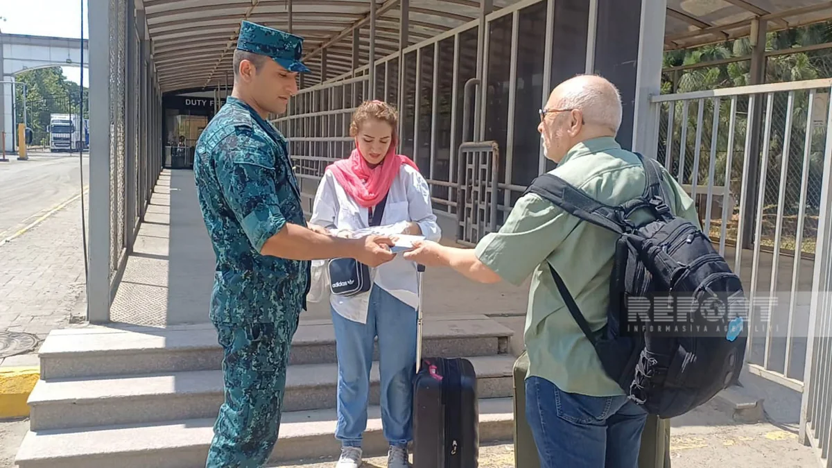 Через Азербайджан из Ирана эвакуированы еще 15 иностранцев