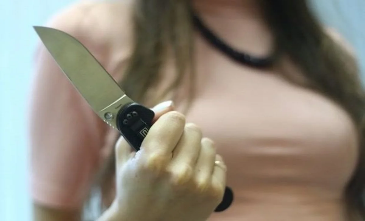 Ər arvadını qısqanaraq boğazını kəsib öldürdü