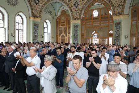 Eid al-Adha prayer held in Tazapir Mosque