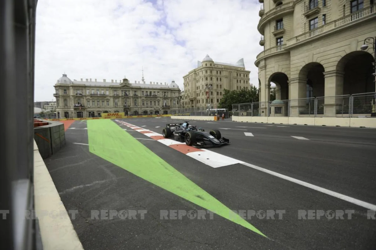 Formula-2 race starts in Baku