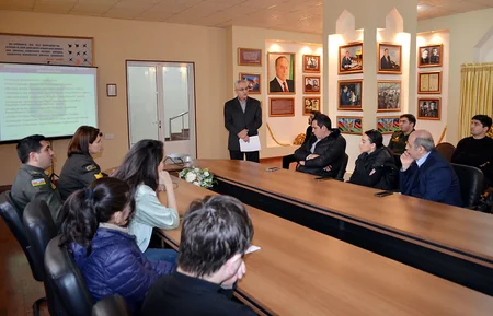 Hərbi vətənpərvərlik mövzusunda xəbər hazırlayan media nümayəndələri ilə görüş keçirilib