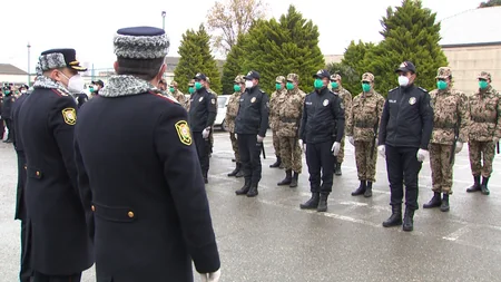 Xırdalanda polislər sakinlərə tibbi maskalar payladılar