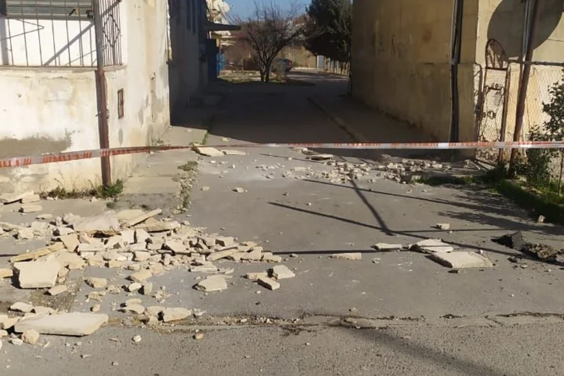 Güclü külək Bakıda bir sıra fəsadlar törədib
