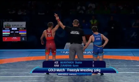 Şahin Muxtarov güləş üzrə gənclər arasında dünya çempionatında erməni rəqibini məğlub edərək qızıl medal qazanıb - FOTO - VİDEO