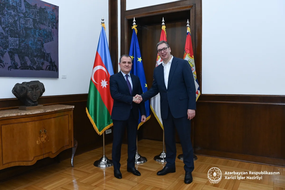 Aleksandr Vuçiç Ceyhun Bayramovla hərbi sənaye sahəsindəki əməkdaşlığı müzakirə edib
