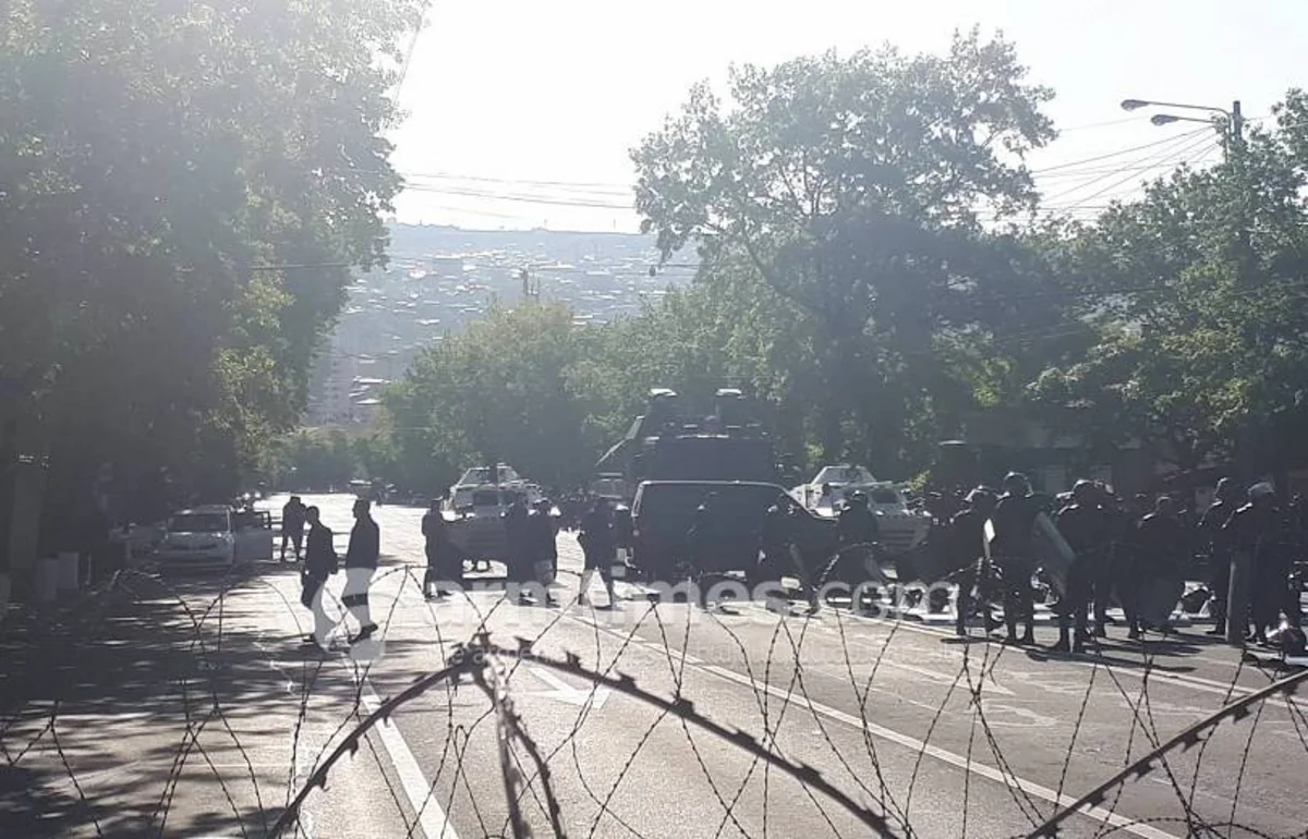Yerevan küçələrinə tank və başqa zirehli texnikalar yeridilib