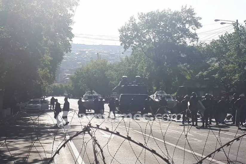 Yerevan küçələrinə tank və başqa zirehli texnikalar yeridilib