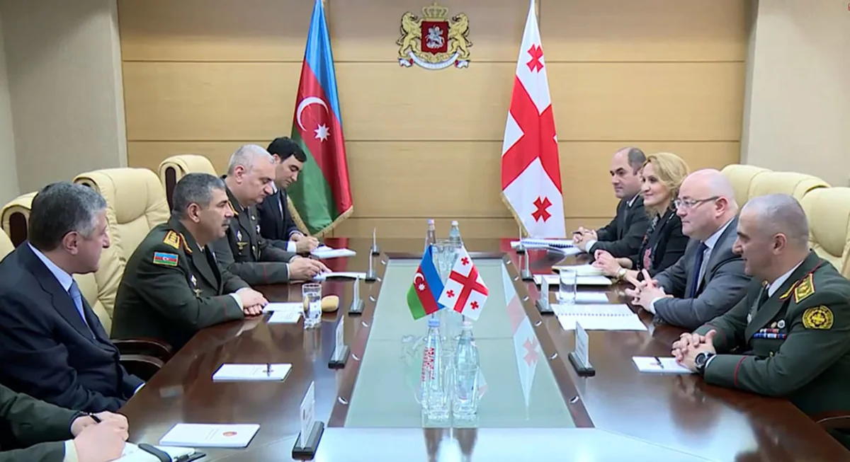Azərbaycan və Gürcüstanın müdafiə nazirləri hərbi əməkdaşlığın genişləndirilməsi məsələsini müzakirə ediblər