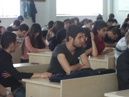 ​“Təmiz Şəhər” ASC ADNSU-da təkrar xammal bazarı mövzusunda mühazirə təşkil edib