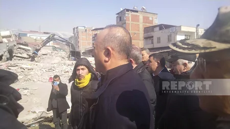 Azərbaycan və Türkiyənin XİN başçıları Kahramanmaraşda dağıntılar olan ərazilərə baş çəkib, zərərçəkmişlərlə görüşüb