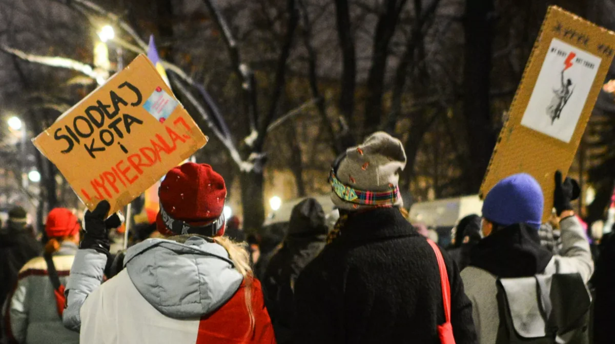 В Варшаве проходит акция протеста против закона об абортах