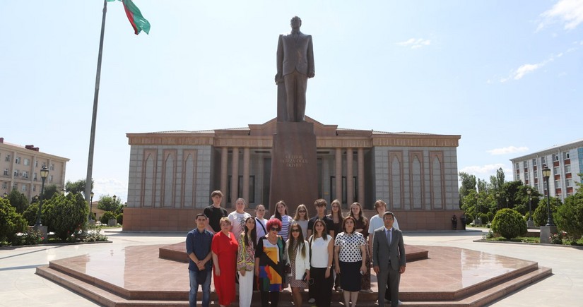 Zərifə Əliyeva adına İrpen Humanitar Xarici Dillər Liseyinin əməkdaşları Naxçıvana səfərə gəliblər