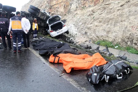 Traffic accident in southeast Turkey leaves 13 dead