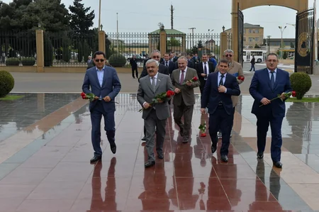 Bakı neft emalı zavodunun yenidən qurulması ilə bağlı iclas keçirilib