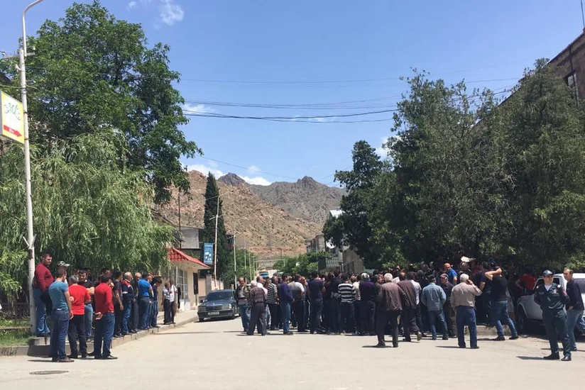 Ermənistanda iki müəssisənin işçiləri tətil edib