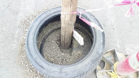 Babək prospektində yolun çökməsi səbəbindən daha bir avtomobil qəzaya uğrayıb
