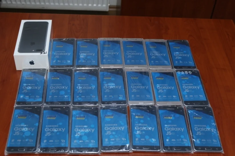 Azərbaycan gömrükçüləri mobil telefon qaçaqmalçılığının qarşısını alıb