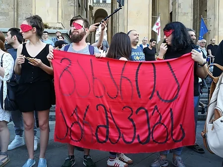 В Грузии требуют отставки министра внутренних дел