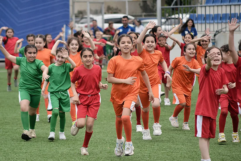 FIFA-nın təşəbbüsü və dəstəyi ilə Azərbaycanda kütləvi futbol festivalı keçirilib