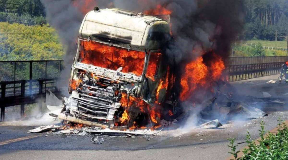 Ağsuda yük avtomobili yanıb