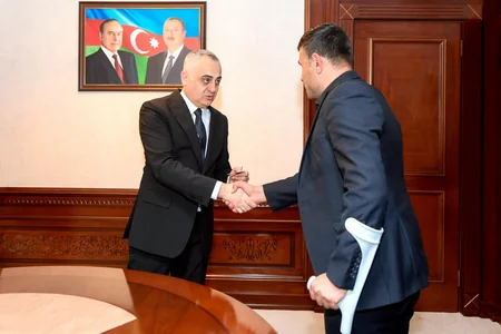 Naxçıvanda əlilliyi olan şəxslərə avtomobil və səyyar kofe evləri təqdim edilib