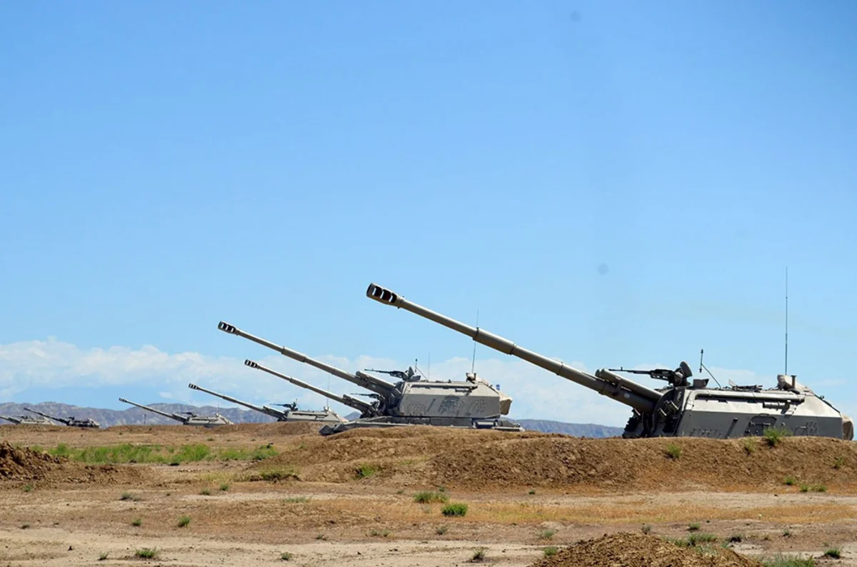Artillerymen conduct combat firing of Msta-S self-propelled howitzer - VIDEO