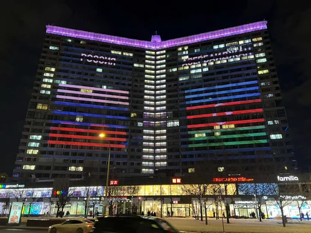 Moskvada Arbat küçəsindəki bina Azərbaycan bayrağının rənglərinə boyanıb