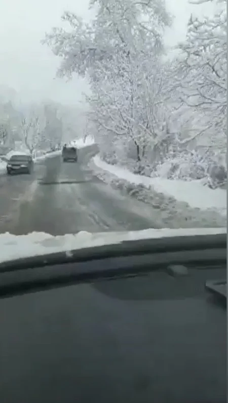 Azərbaycanda qar avtomobil yollarında çətinliklər yaradıb