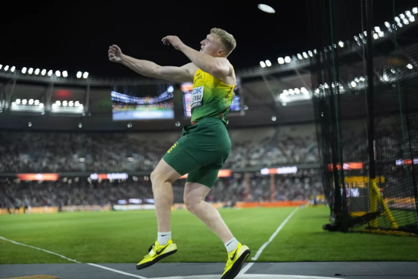 Discus thrower Alekna shatters longest-standing men's world record