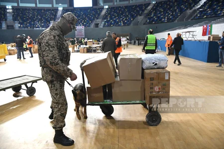 Bakıda Türkiyə üçün yardım toplanan məntəqədə ən çox ehtiyac duyulan ləvazimatlar açıqlanıb