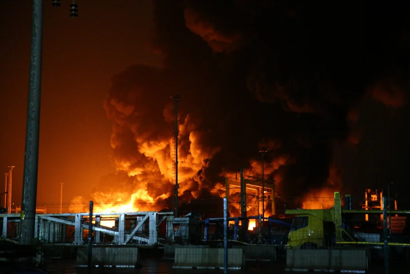 Пожар в турецком порту Искендерун все еще не удалось потушить