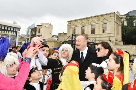 Prezident İlham Əliyev Novruz bayramı münasibətilə ümumxalq şənliyində iştirak edib - YENİLƏNİB-3